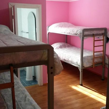 Hostal Chiloe Hostel Punta Arenas Bagian luar foto