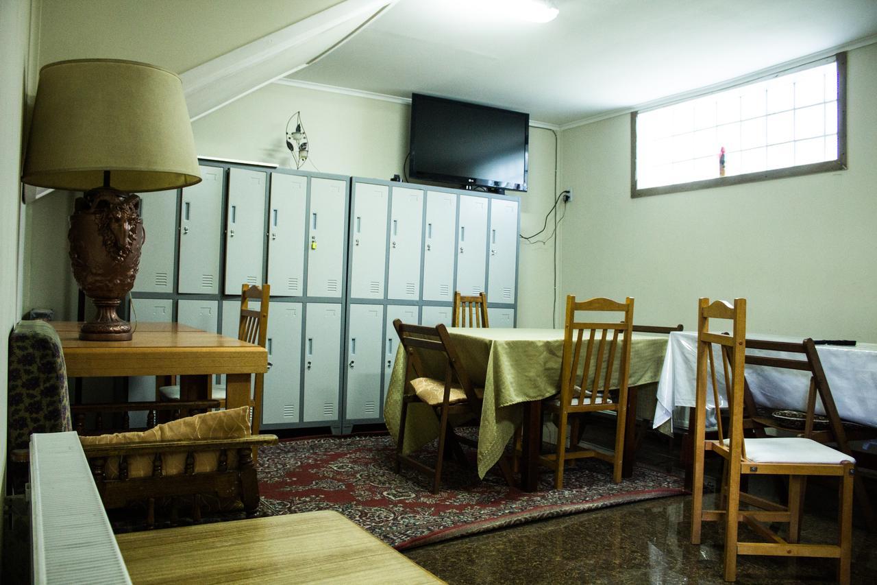 Hostal Chiloe Hostel Punta Arenas Bagian luar foto