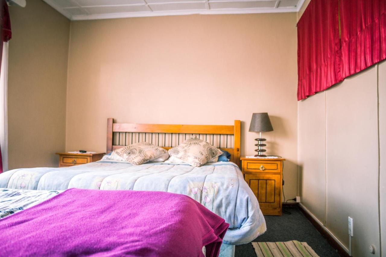 Hostal Chiloe Hostel Punta Arenas Bagian luar foto